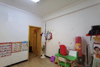 听水居1室1厅单身公寓，靠湖风景好急售